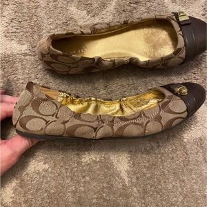 Coach flats size 8 women’s. Great condition, smoke free/pet free home.